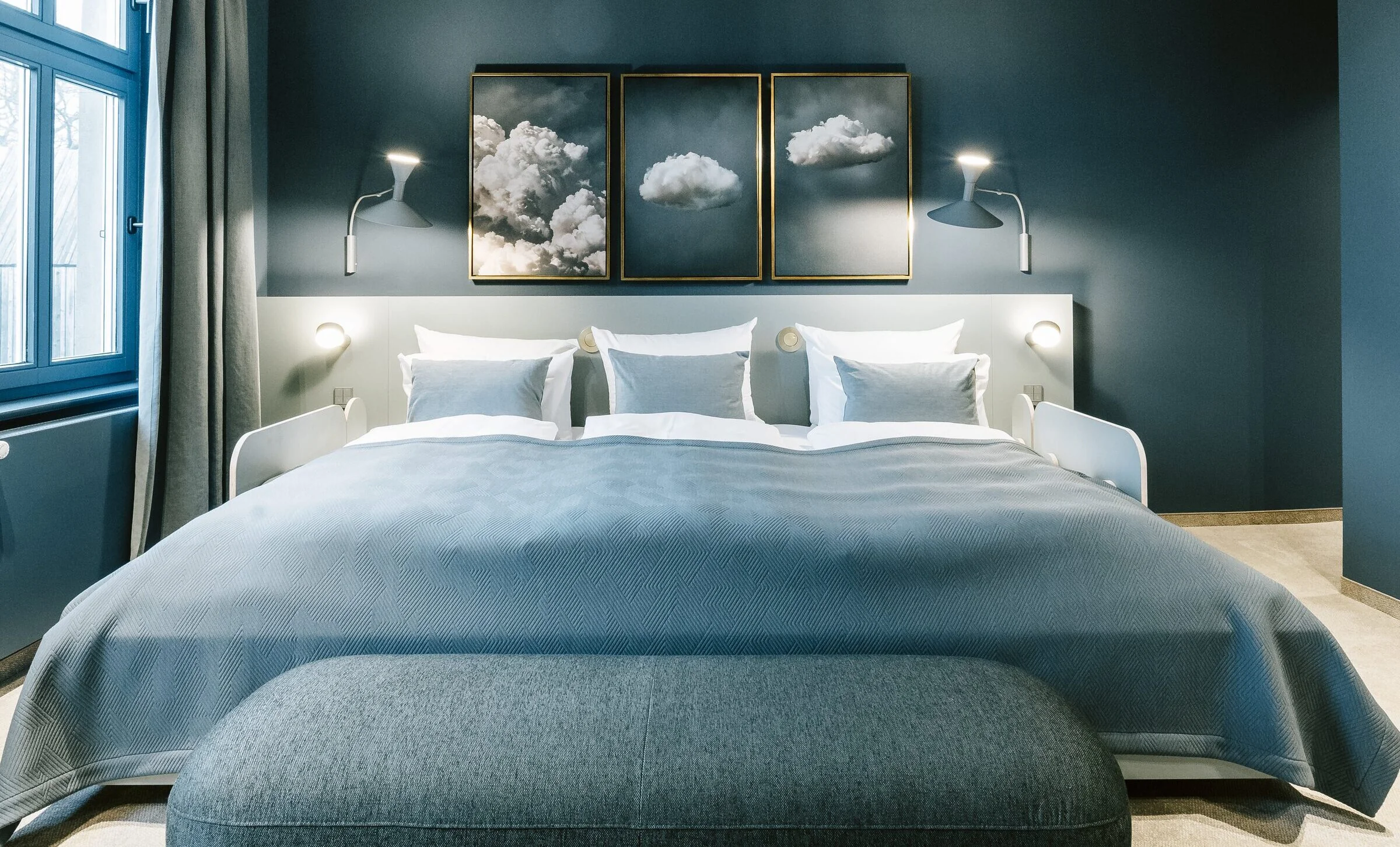 Neues Appartement im Bauernhaus mit blauem Schlafzimmer
