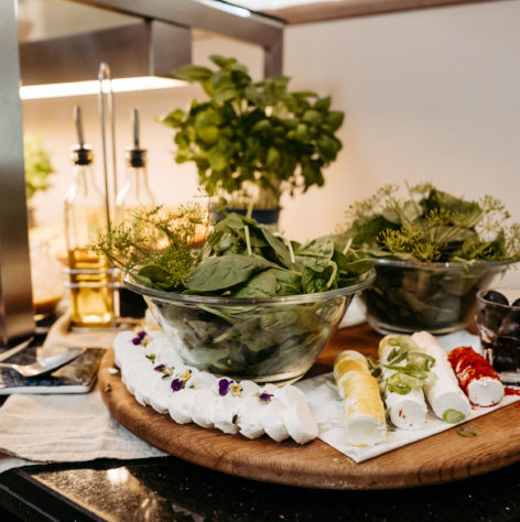Detailaufnahme des Salatbuffets im Familienhotel Averbeck in Niedersachsen.