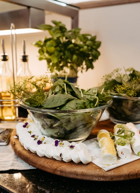 Detailaufnahme des Salatbuffets im Familienhotel Averbeck in Niedersachsen.