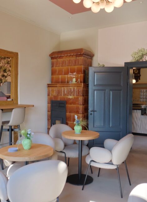 Kachelofen in einem Café