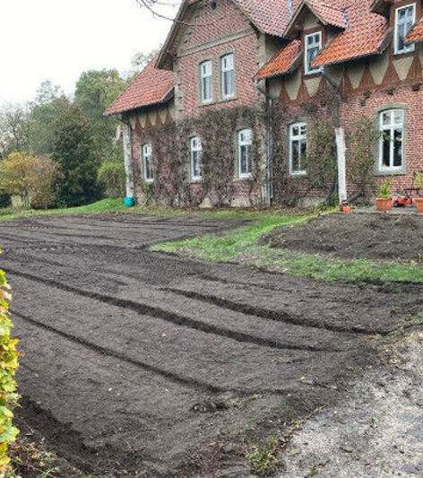 Vorbereitung des Bauerngartens auf dem Gelände des Landhaus Averbeck